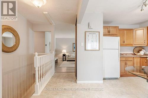 35 Caprice Crescent, London, ON - Indoor Photo Showing Kitchen