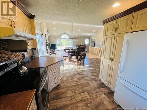 321 Chemin Guignard, Petite-Lamèque, NB - Indoor Photo Showing Kitchen