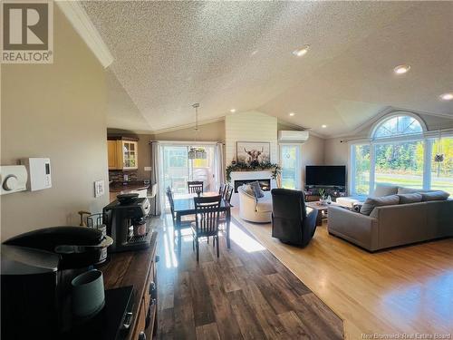 321 Chemin Guignard, Petite-Lamèque, NB - Indoor Photo Showing Living Room