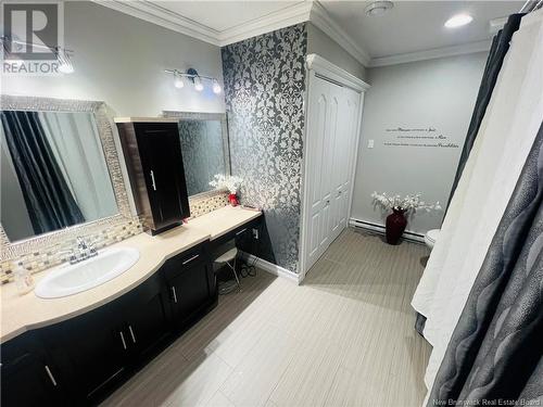 321 Chemin Guignard, Petite-Lamèque, NB - Indoor Photo Showing Bathroom