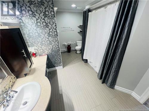 321 Chemin Guignard, Petite-Lamèque, NB - Indoor Photo Showing Bathroom