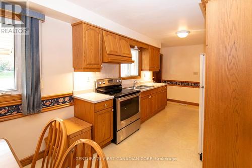 17 Stormont Drive, London, ON - Indoor Photo Showing Kitchen With Double Sink