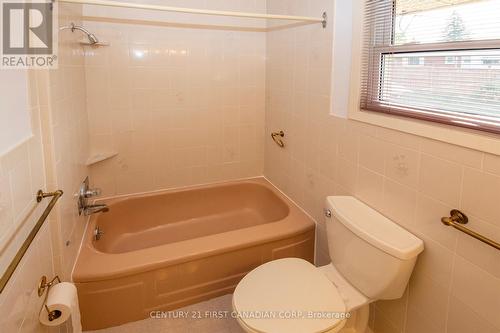 17 Stormont Drive, London, ON - Indoor Photo Showing Bathroom