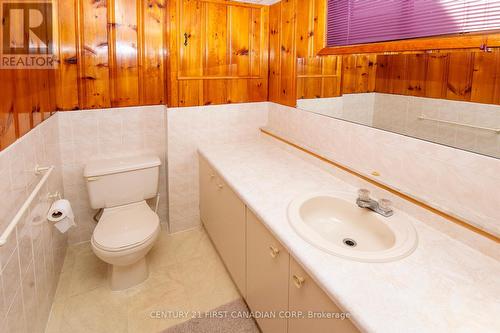 17 Stormont Drive, London, ON - Indoor Photo Showing Bathroom