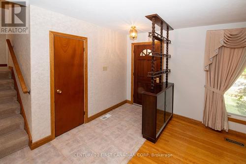 17 Stormont Drive, London, ON - Indoor Photo Showing Other Room