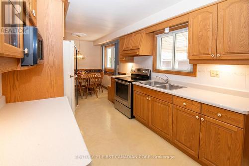 17 Stormont Drive, London, ON - Indoor Photo Showing Kitchen With Double Sink