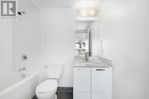 2017 W - 36 Lisgar Street, Toronto, ON - Indoor Photo Showing Bathroom