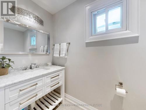 13 Beasley Drive, Richmond Hill, ON - Indoor Photo Showing Bathroom