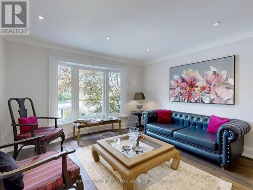 13 Beasley Drive, Richmond Hill, ON - Indoor Photo Showing Living Room