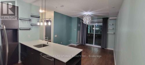 901 - 2560 Eglinton Avenue W, Mississauga, ON - Indoor Photo Showing Kitchen