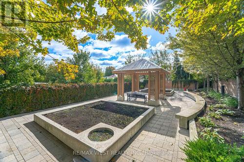 509 - 281 Woodbridge Avenue, Vaughan, ON - Outdoor With Backyard