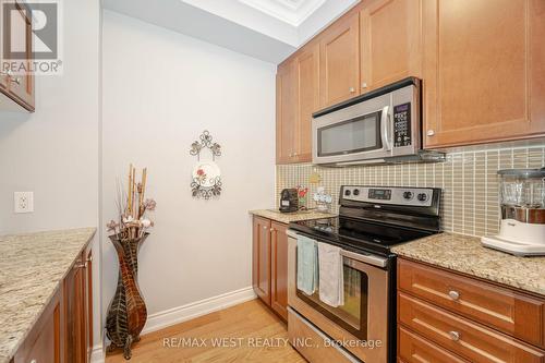 509 - 281 Woodbridge Avenue, Vaughan, ON - Indoor Photo Showing Kitchen