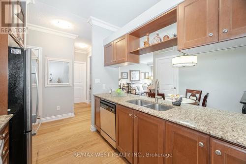 509 - 281 Woodbridge Avenue, Vaughan, ON - Indoor Photo Showing Kitchen With Double Sink With Upgraded Kitchen