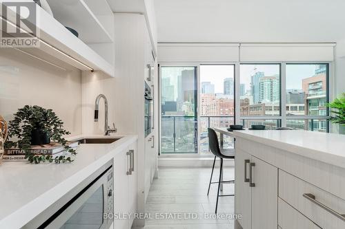 706 - 39 Sherbourne Street, Toronto, ON - Indoor Photo Showing Kitchen With Upgraded Kitchen