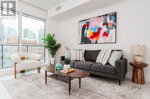 706 - 39 Sherbourne Street, Toronto, ON - Indoor Photo Showing Living Room