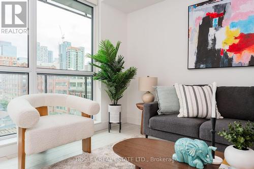 706 - 39 Sherbourne Street, Toronto, ON - Indoor Photo Showing Living Room