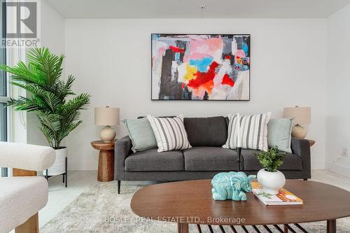 706 - 39 Sherbourne Street, Toronto, ON - Indoor Photo Showing Living Room