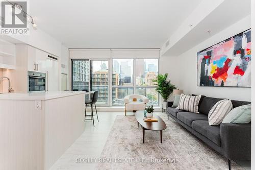 706 - 39 Sherbourne Street, Toronto, ON - Indoor Photo Showing Living Room