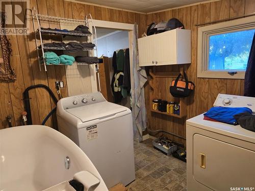 134 2Nd Street Nw, Wadena, SK - Indoor Photo Showing Laundry Room