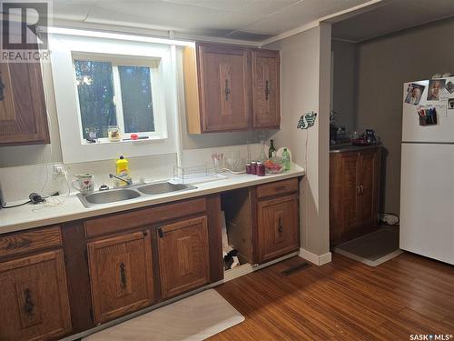 134 2Nd Street Nw, Wadena, SK - Indoor Photo Showing Kitchen With Double Sink