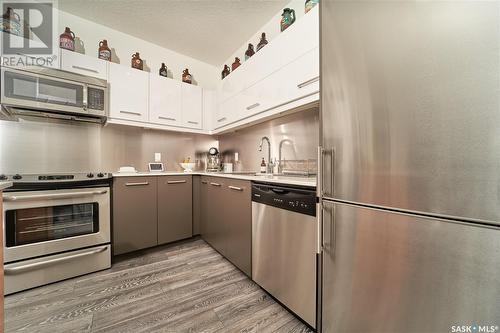 218 404 C Avenue S, Saskatoon, SK - Indoor Photo Showing Kitchen With Stainless Steel Kitchen