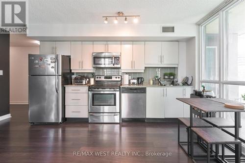 1504 - 33 Bay Street, Toronto, ON - Indoor Photo Showing Kitchen