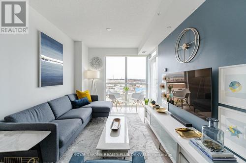 A629 - 5230 Dundas Street, Burlington, ON - Indoor Photo Showing Living Room