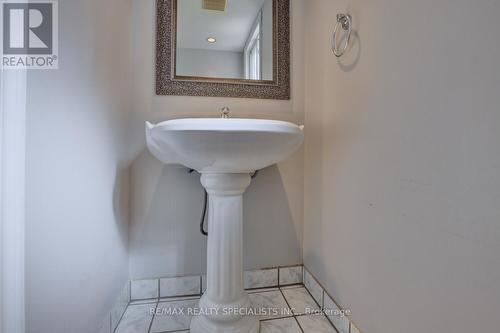 2512 Harman Court, Mississauga, ON - Indoor Photo Showing Bathroom