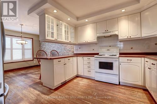 2512 Harman Court, Mississauga, ON - Indoor Photo Showing Kitchen