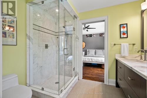 4 Evergreen Gardens, Toronto, ON - Indoor Photo Showing Bathroom