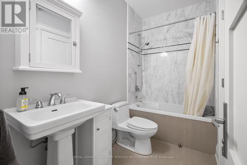 4 Evergreen Gardens, Toronto, ON - Indoor Photo Showing Bathroom