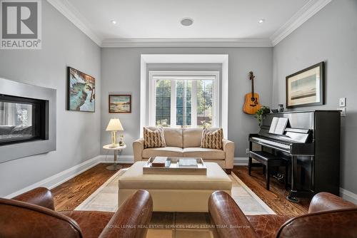 4 Evergreen Gardens, Toronto, ON - Indoor Photo Showing Living Room