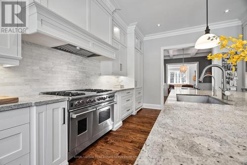 4 Evergreen Gardens, Toronto, ON - Indoor Photo Showing Kitchen With Upgraded Kitchen