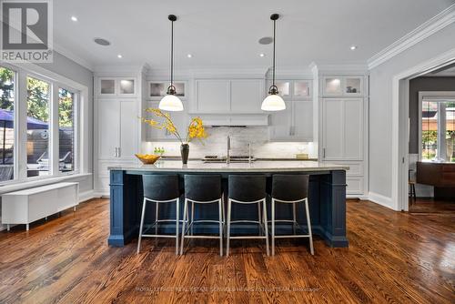 4 Evergreen Gardens, Toronto, ON - Indoor Photo Showing Kitchen With Upgraded Kitchen