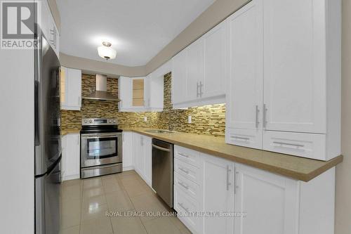 309 - 20 Baif Boulevard, Richmond Hill, ON - Indoor Photo Showing Kitchen