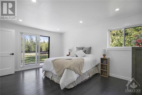 3368 Baskins Beach Road, Dunrobin, ON - Indoor Photo Showing Bedroom