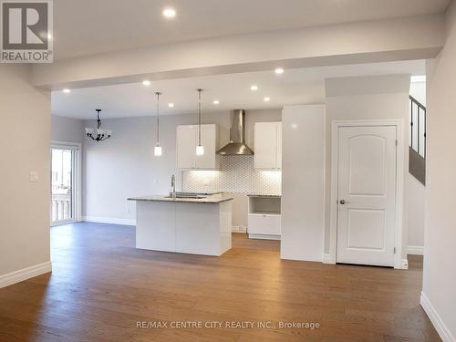 3710 Somerston Crescent, London, ON - Indoor Photo Showing Kitchen With Upgraded Kitchen