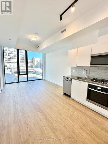 708 - 195 Mccaul Street, Toronto, ON - Indoor Photo Showing Kitchen