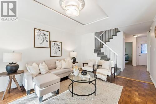 1874 Pinecreek Court, Pickering, ON - Indoor Photo Showing Living Room