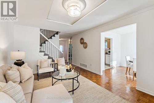 1874 Pinecreek Court, Pickering, ON - Indoor Photo Showing Living Room