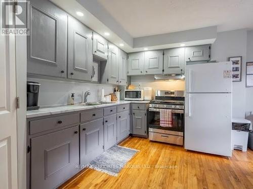 301 Belmont Street, Cornwall (717 - Cornwall), ON - Indoor Photo Showing Kitchen