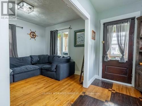 301 Belmont Street, Cornwall (717 - Cornwall), ON - Indoor Photo Showing Living Room