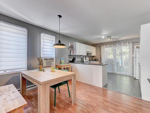 Vue d'ensemble - 3 Rue Ouellette, Saint-Constant, QC - Indoor Photo Showing Kitchen