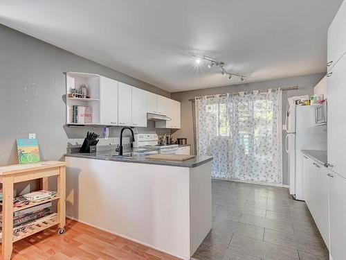 Cuisine - 3 Rue Ouellette, Saint-Constant, QC - Indoor Photo Showing Kitchen