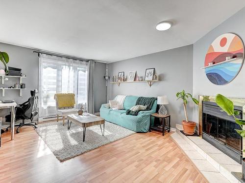 Salon - 3 Rue Ouellette, Saint-Constant, QC - Indoor Photo Showing Living Room