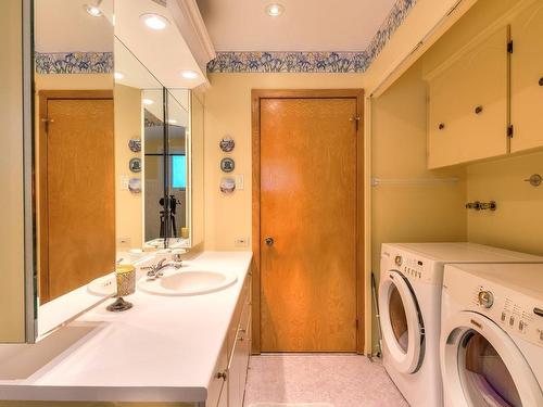 Bathroom - 106 Rue Frontenac, Repentigny (Repentigny), QC - Indoor Photo Showing Laundry Room