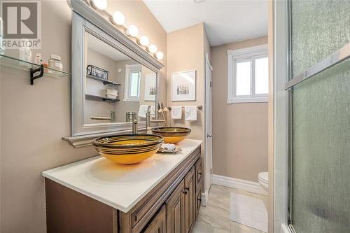 1194 Mathews Avenue, Sarnia, ON - Indoor Photo Showing Bathroom