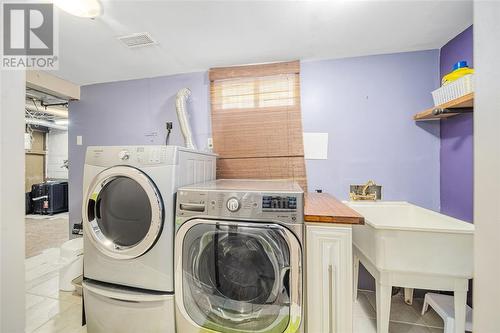 1194 Mathews Avenue, Sarnia, ON - Indoor Photo Showing Laundry Room