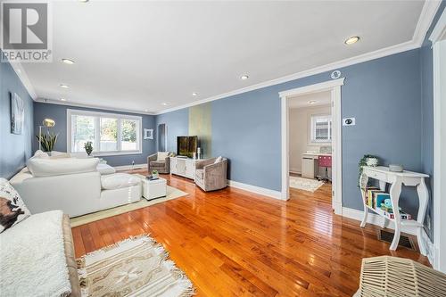 1194 Mathews Avenue, Sarnia, ON - Indoor Photo Showing Living Room