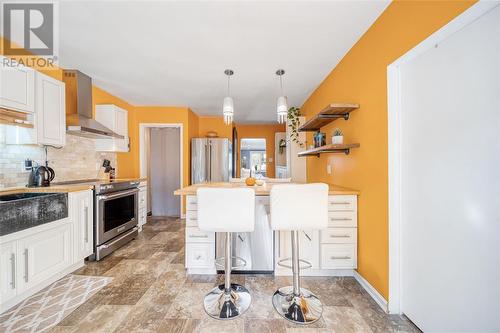 1194 Mathews Avenue, Sarnia, ON - Indoor Photo Showing Kitchen With Upgraded Kitchen